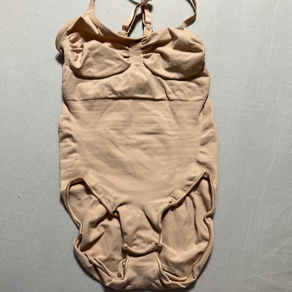SKIMS
Seamless Sculpt Brief Bodysuit - Sienna NWOT - Picture 6 of 8